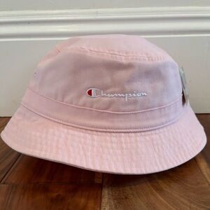 Champion Relaxed Bucket in color pink  Size L/XL,